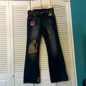 Like new TrueReligion 28x33 Vintage unisex jeans w/9 70,s era patches.